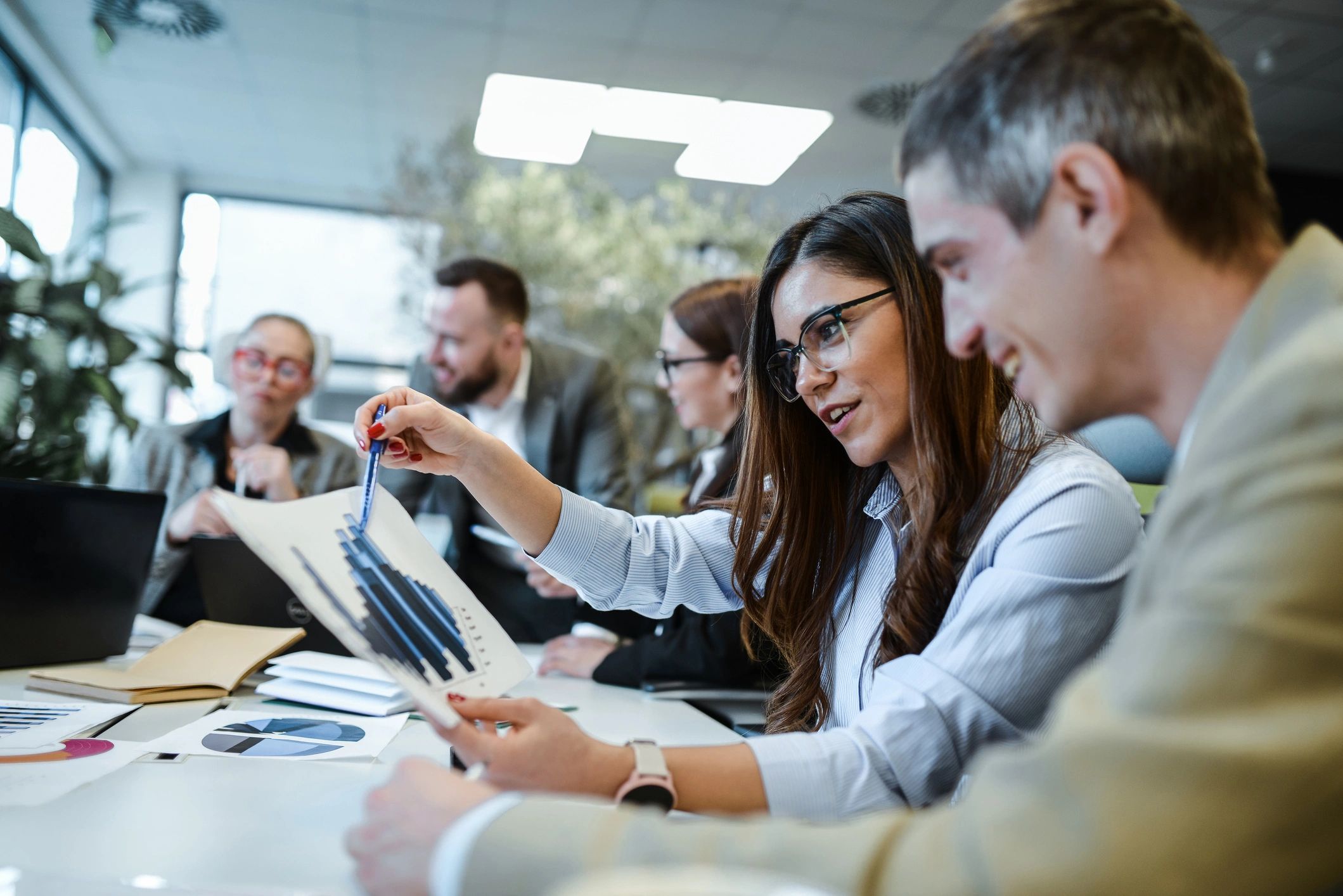 Property market discussion between professionals